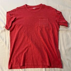 Men’s medium coral old navy tee